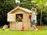 Zahradní domek pro děti - postavit nebo koupit? A jaký materiál je vhodný?